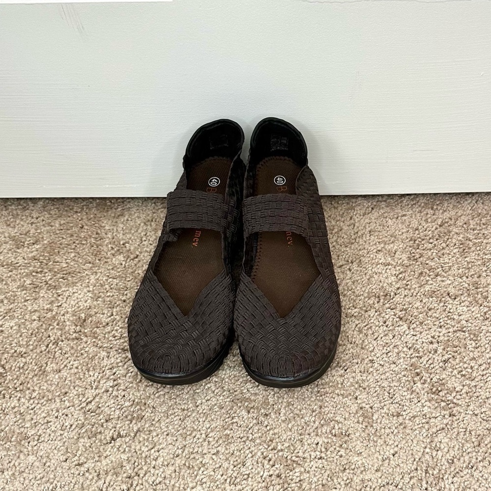 Bernie Mev Women's Brown Cleopatra Wedge Pump sz 9.5 - Picture 2 of 5